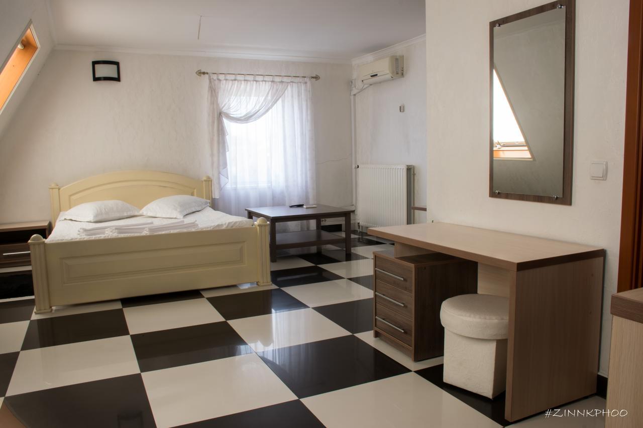 Kedem Hotel Lipiny Экстерьер фото